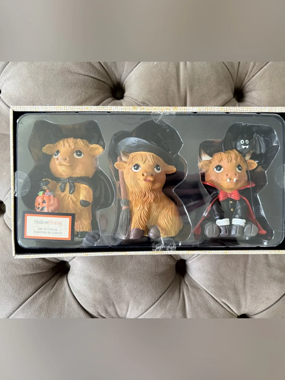 NWT Halloween Highland Cow Hallow Home 3 Piece Decor Set Vampire Witch Cape